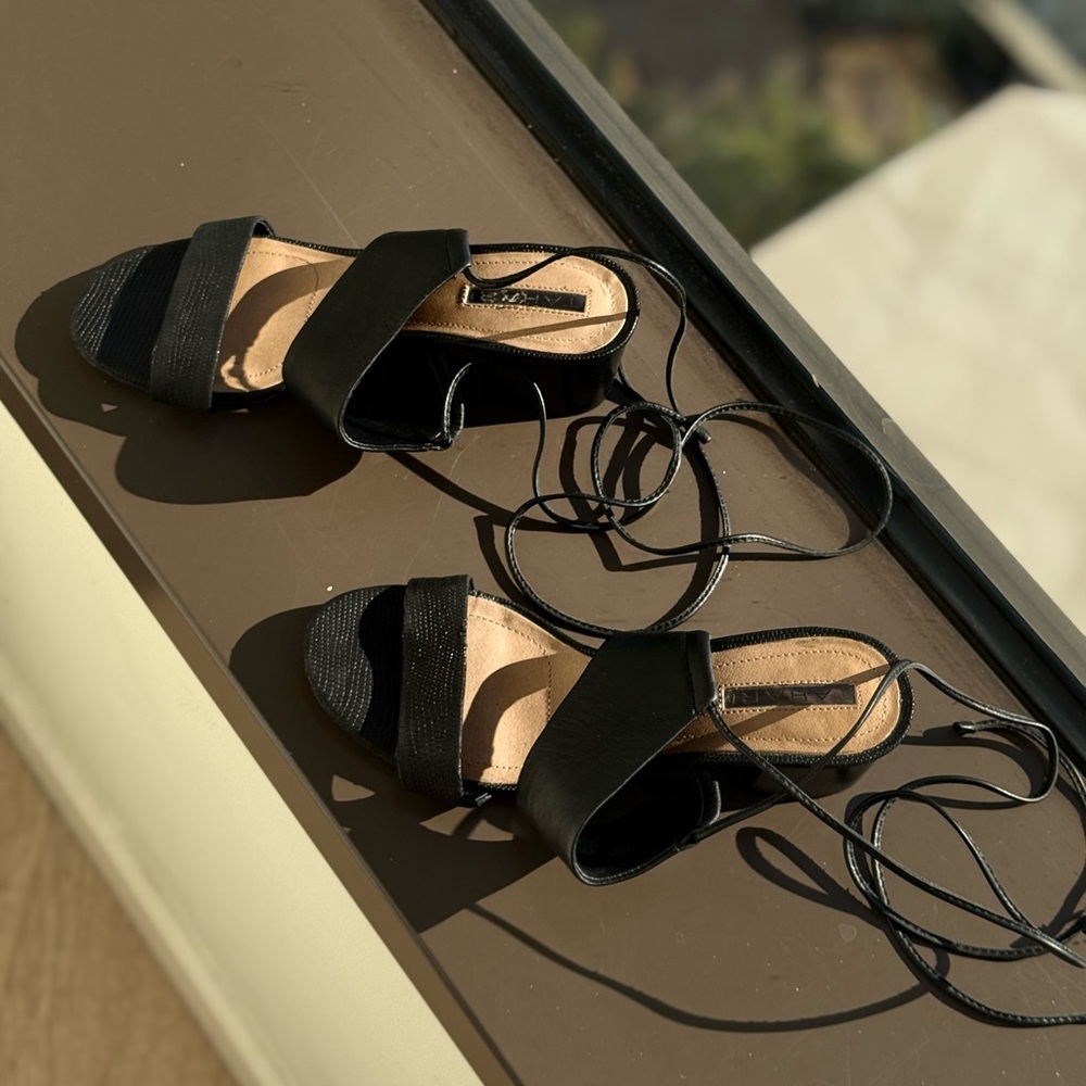 Tahari Sandals, Black